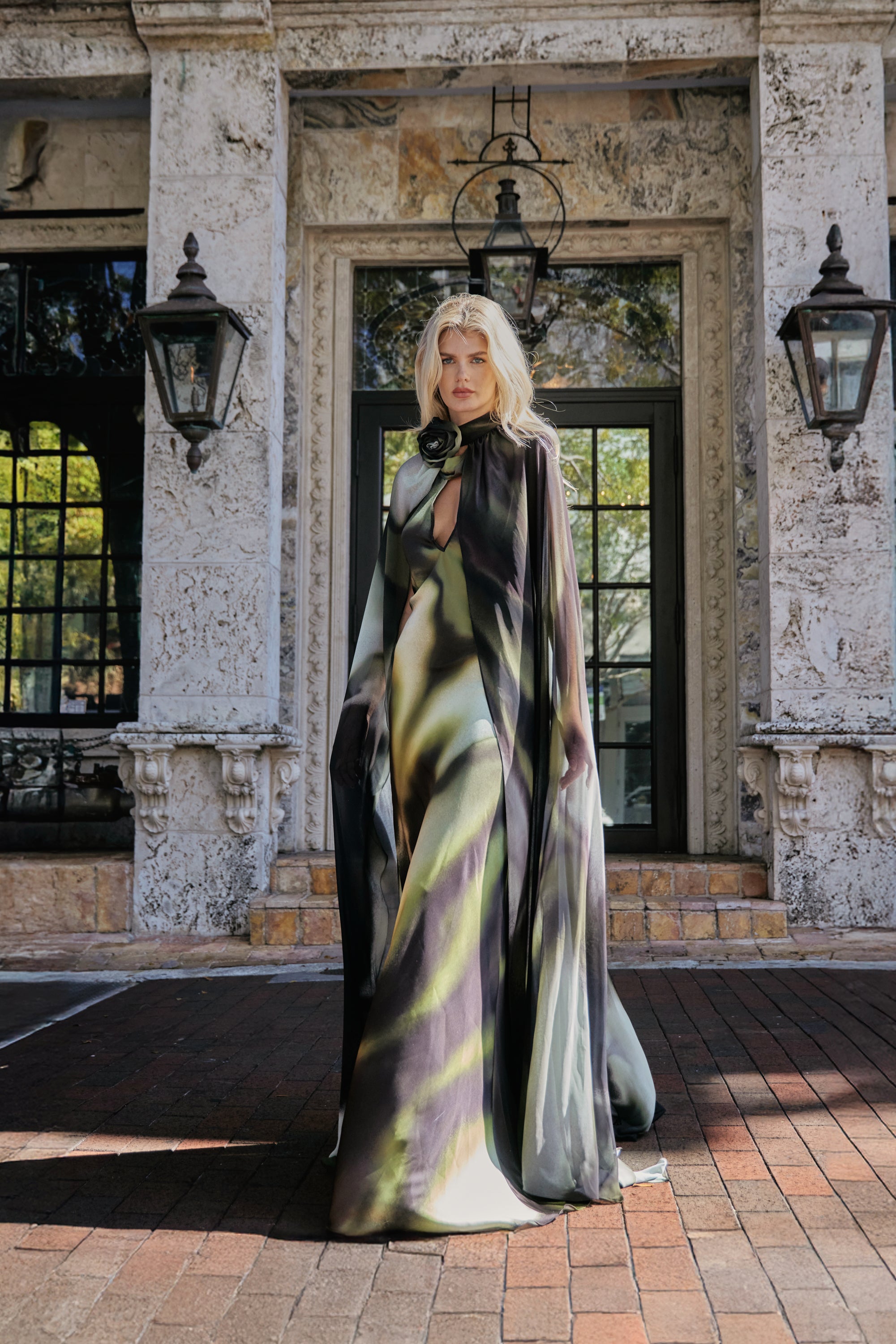 Vestido Cocora Con Capa
