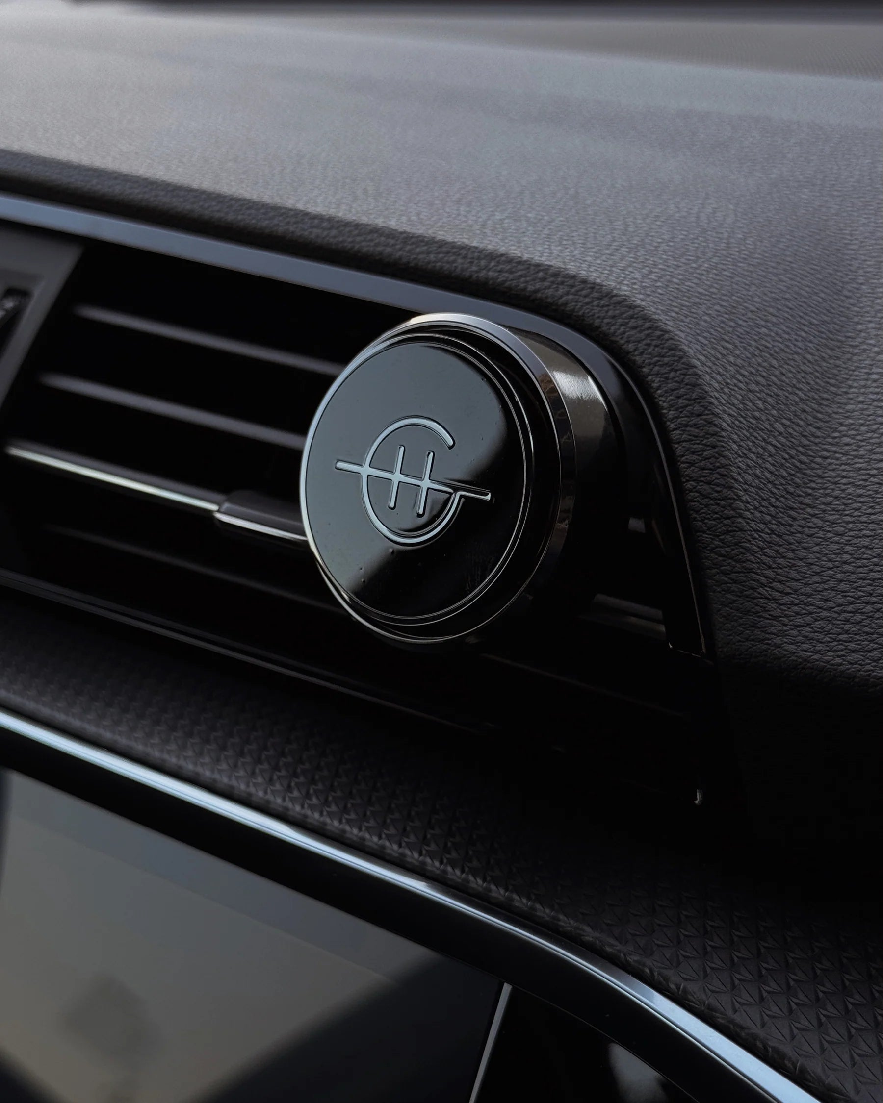 Black Car Diffuser With 1 Replacement Scent Disk