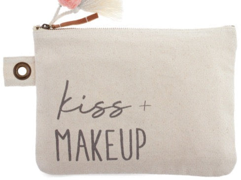 Carry All Kiss And Makeup
